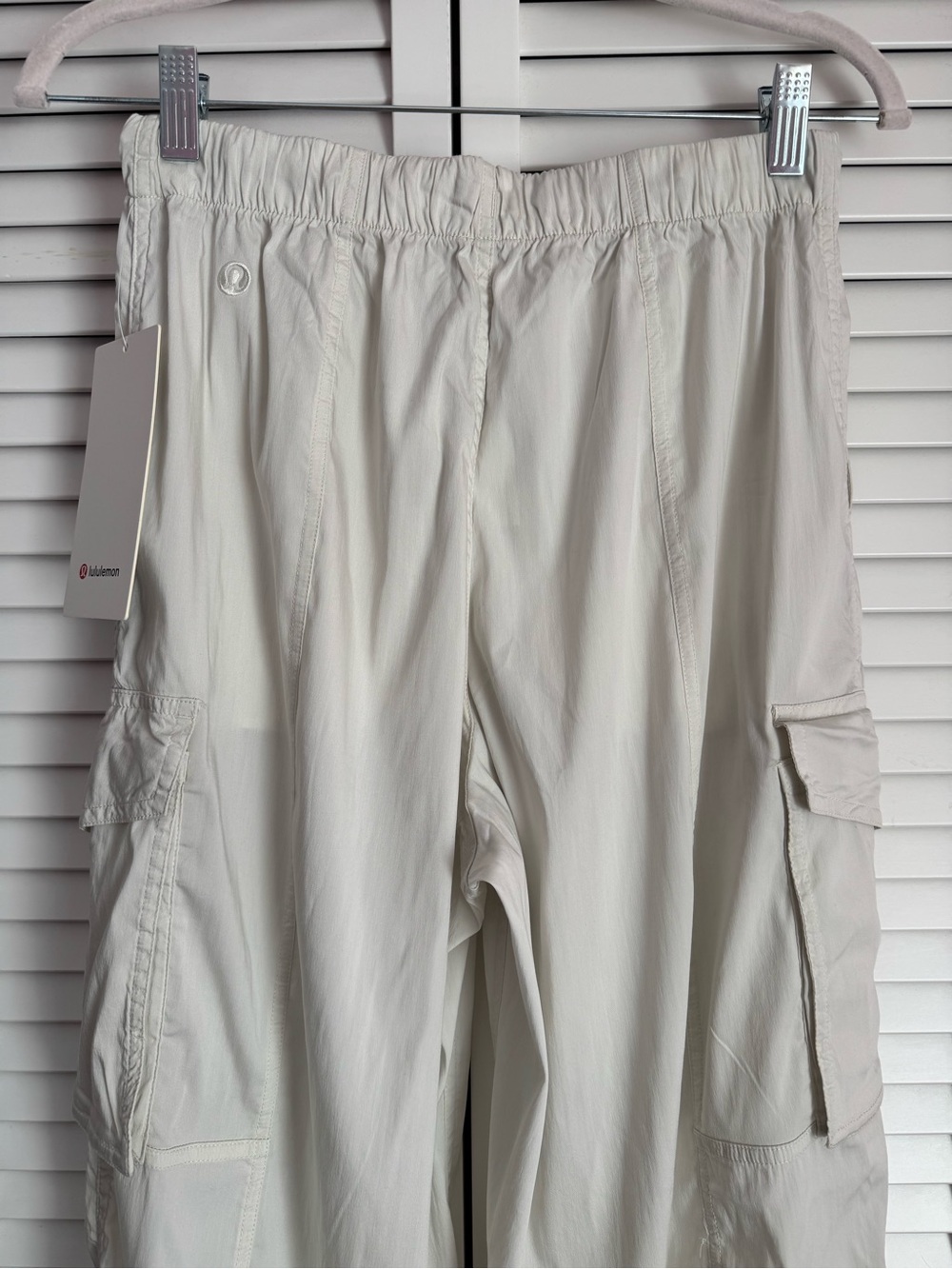 Lululemon Lightweight Adjustable MR Cargo Pant Bone Activewear Baggy XS NWT - Picture 10 of 13